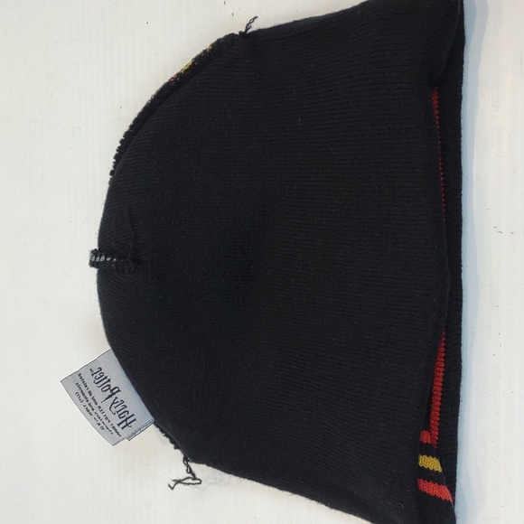 Harry Potter Warner Bros. Hogwarts Beanie Crest Patch Pom Black/Gold/ Red/ Gray - Picture 6 of 8